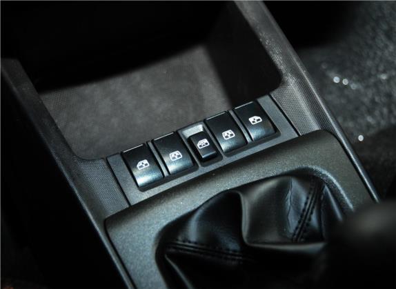 赛欧 2013款 三厢 1.2L 手动时尚幸福版 车厢座椅   门窗控制