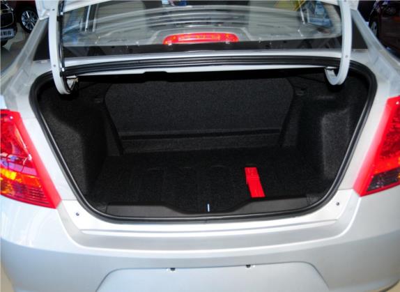 赛欧 2013款 三厢 1.2L 手动理想版 车厢座椅   后备厢