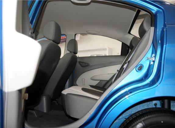 赛欧 2013款 三厢 1.4L 手动理想版 车厢座椅   后排空间