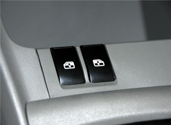 赛欧 2013款 三厢 1.4L 手动理想版 车厢座椅   门窗控制
