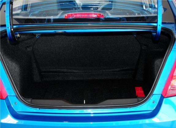 赛欧 2013款 三厢 1.4L 手动优逸版 车厢座椅   后备厢