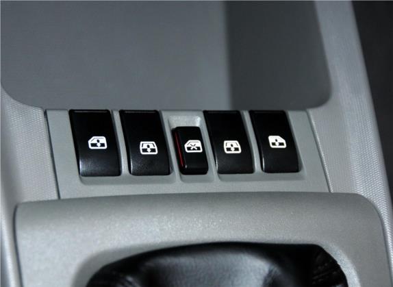 赛欧 2013款 三厢 1.4L 手动优逸版 车厢座椅   门窗控制