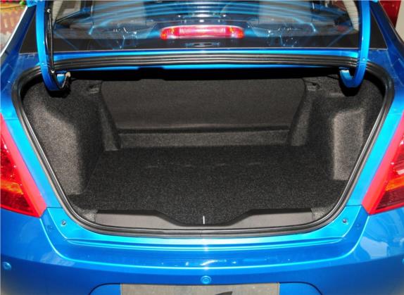 赛欧 2013款 三厢 1.4L 手动优逸幸福版 车厢座椅   后备厢