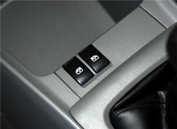 赛欧 2013款 两厢 1.2L 手动温馨版 车厢座椅   门窗控制