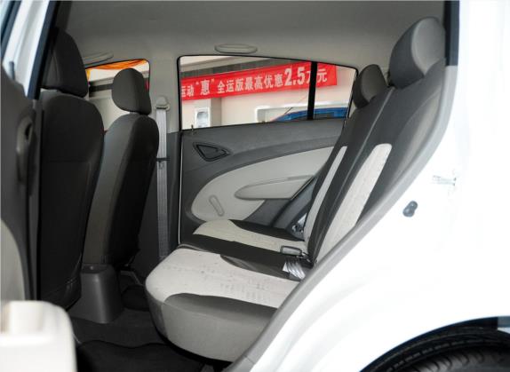 赛欧 2013款 两厢 1.2L AMT理想版 车厢座椅   后排空间