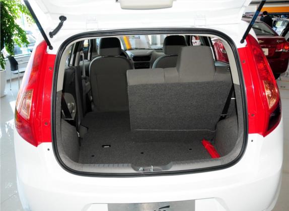 赛欧 2013款 两厢 1.2L AMT理想版 车厢座椅   后备厢