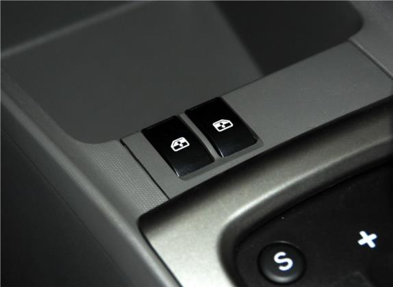 赛欧 2013款 两厢 1.2L AMT理想版 车厢座椅   门窗控制