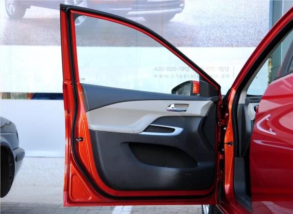 赛欧 2015款 赛欧3 1.5L 手动幸福版 车厢座椅   前门板