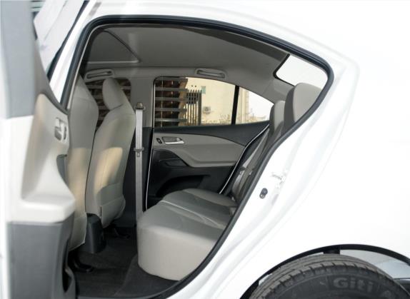 赛欧 2015款 赛欧3 1.3L 手动理想天窗版 车厢座椅   后排空间