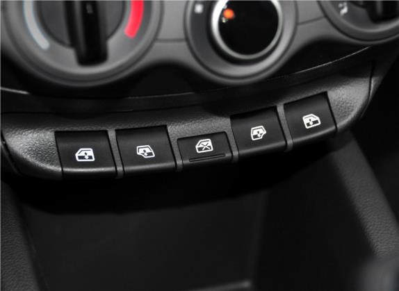 赛欧 2015款 赛欧3 1.3L 手动理想天窗版 车厢座椅   门窗控制