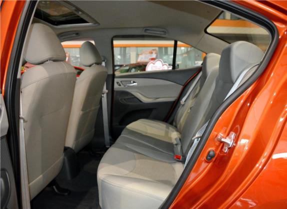 赛欧 2015款 赛欧3 1.5L 手动理想天窗版 车厢座椅   后排空间
