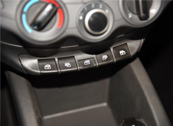 赛欧 2015款 赛欧3 1.3L AMT理想版 车厢座椅   门窗控制