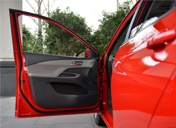 赛欧 2015款 赛欧3 1.5L AMT幸福天窗版 车厢座椅   前门板