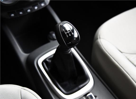 赛欧 2018款 赛欧3 1.5L 手动理想天窗版 中控类   挡把