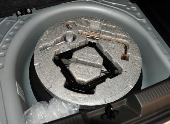 爱唯欧 2011款 两厢 1.4L MT SL 其他细节类   备胎