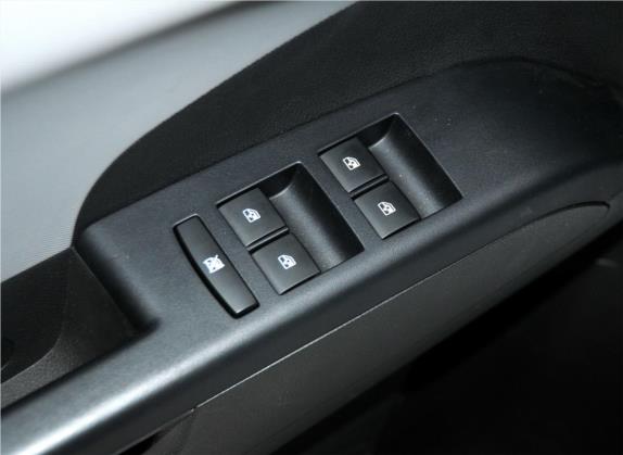爱唯欧 2013款 三厢 1.4L AT 天窗版 车厢座椅   门窗控制