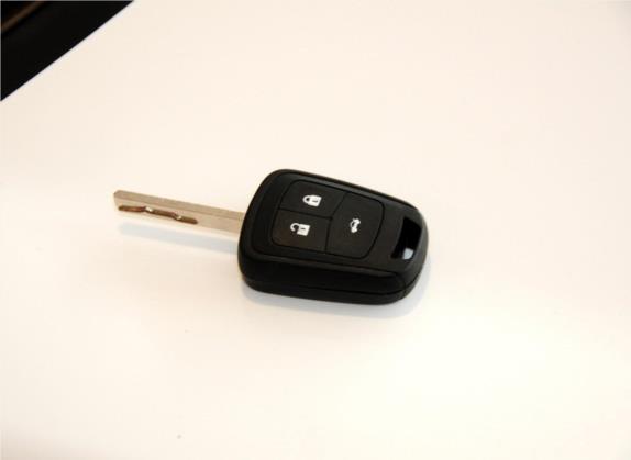 爱唯欧 2013款 三厢 1.6L AT SX 风尚影音版 其他细节类   钥匙