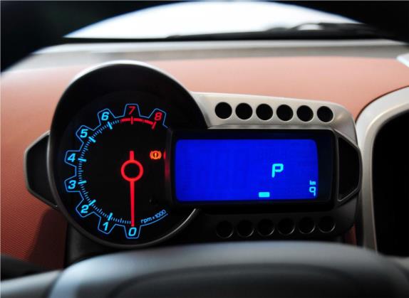 爱唯欧 2013款 三厢 1.6L AT SX 风尚影音版 中控类   仪表盘