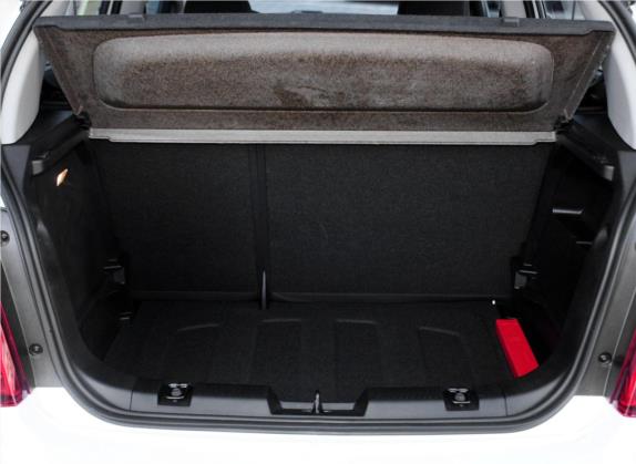 爱唯欧 2014款 两厢 1.6SX AT 风尚版 车厢座椅   后备厢