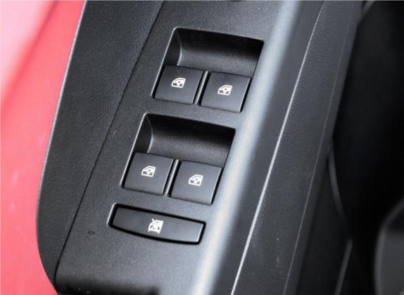 爱唯欧 2014款 两厢 1.6SX AT 风尚版 车厢座椅   门窗控制
