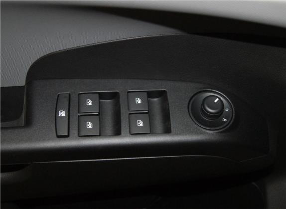 爱唯欧 2014款 三厢 1.4SE AT 畅悠版 车厢座椅   门窗控制
