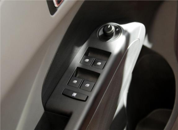 爱唯欧 2014款 三厢 1.4SE MT 乐悠版 车厢座椅   门窗控制