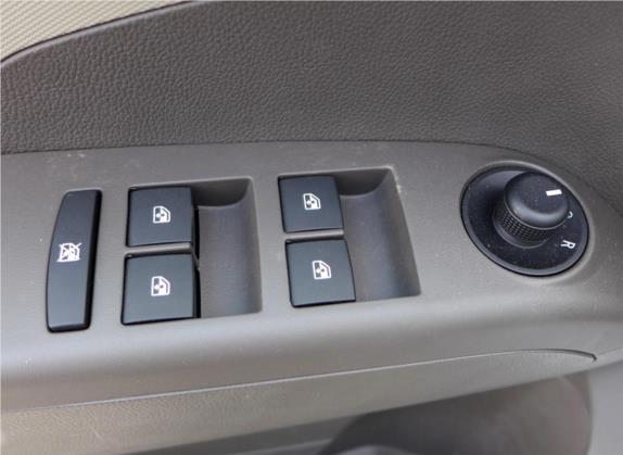 爱唯欧 2014款 三厢 1.4SL AT 时尚版 车厢座椅   门窗控制