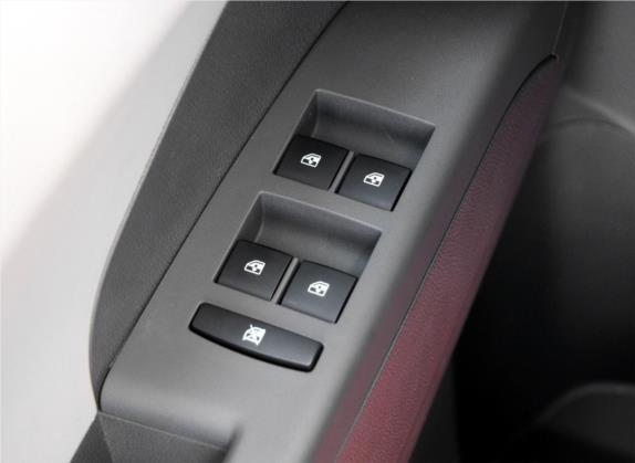 爱唯欧 2014款 三厢 1.4SL MT 舒享版 车厢座椅   门窗控制