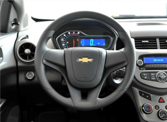 爱唯欧 2014款 三厢 1.4SL MT 舒适版 中控类   驾驶位