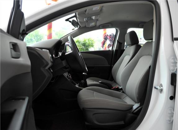 爱唯欧 2014款 三厢 1.4SL MT 舒适版 车厢座椅   前排空间