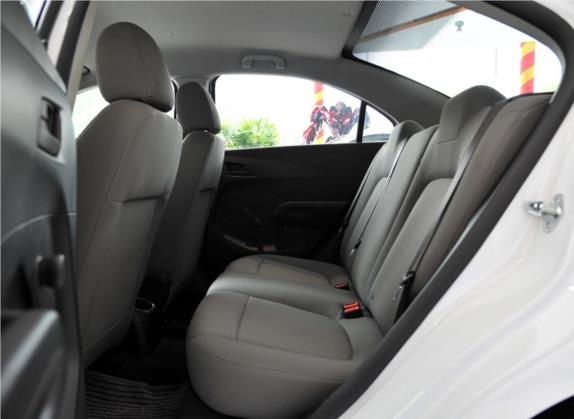 爱唯欧 2014款 三厢 1.4SL MT 舒适版 车厢座椅   后排空间