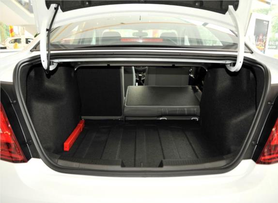 爱唯欧 2014款 三厢 1.4SL MT 舒适版 车厢座椅   后备厢
