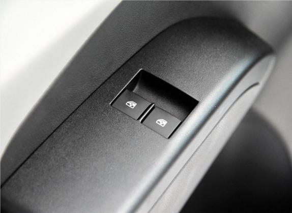 爱唯欧 2014款 三厢 1.4SL MT 舒适版 车厢座椅   门窗控制