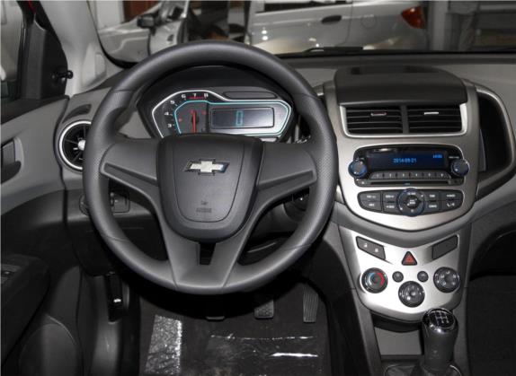 爱唯欧 2014款 两厢 1.4SL MT 舒享版 中控类   驾驶位