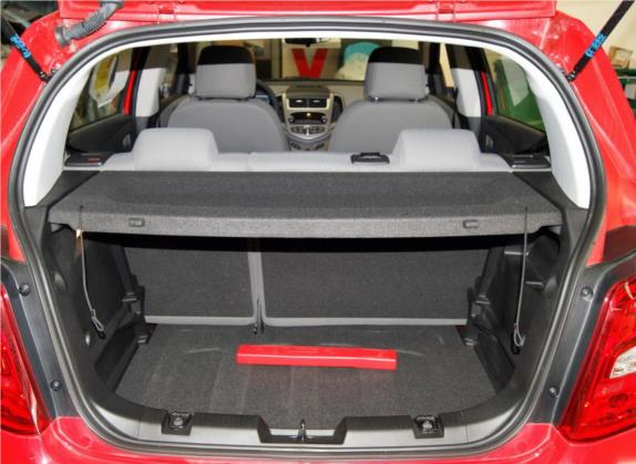 爱唯欧 2014款 两厢 1.4SL MT 舒享版 车厢座椅   后备厢