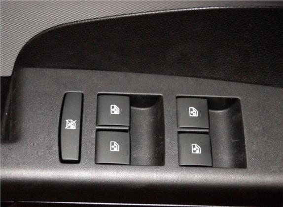 爱唯欧 2014款 两厢 1.4SL MT 舒享版 车厢座椅   门窗控制