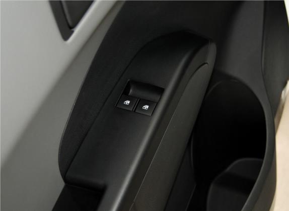 爱唯欧 2014款 两厢 1.4SL MT 舒适版 车厢座椅   门窗控制