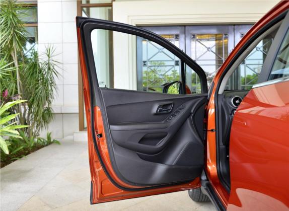 创酷 2014款 1.4T 自动四驱旗舰型 车厢座椅   前门板