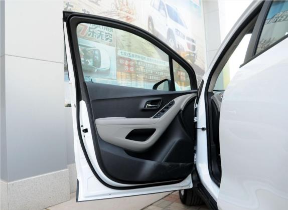 创酷 2014款 1.4T 手动两驱舒适型 车厢座椅   前门板