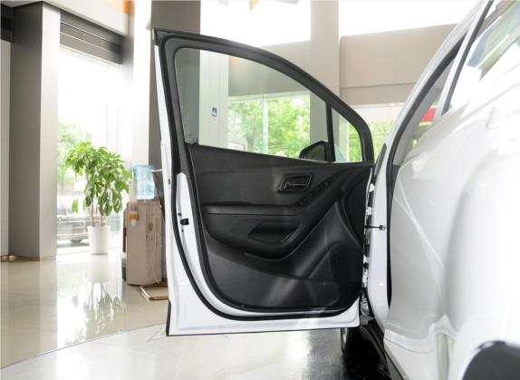 创酷 2014款 1.4T 自动两驱豪华型 车厢座椅   前门板
