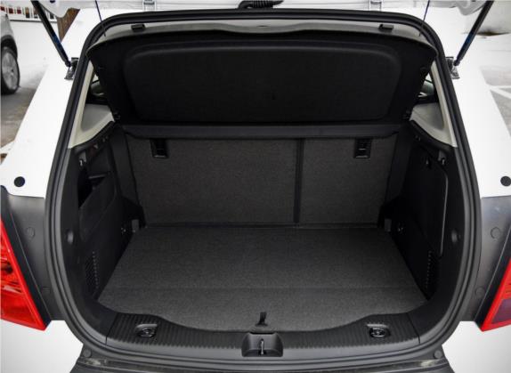 创酷 2016款 1.4T 手动两驱舒适天窗版 车厢座椅   后备厢