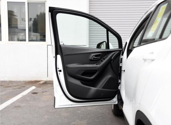 创酷 2016款 1.4T 自动两驱舒适天窗版 车厢座椅   前门板