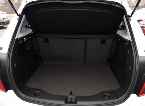 创酷 2017款 1.4T 自动两驱舒适型 车厢座椅   后备厢