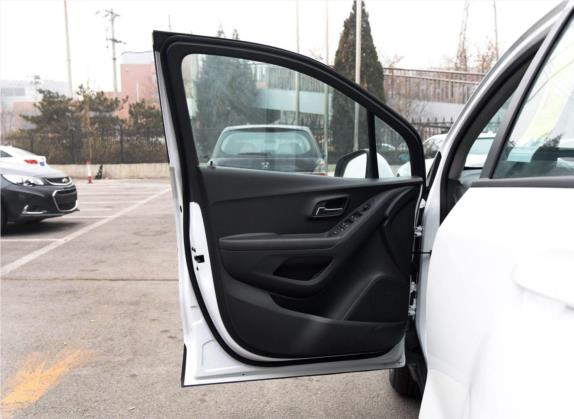 创酷 2017款 1.4T 自动两驱舒适型 车厢座椅   前门板