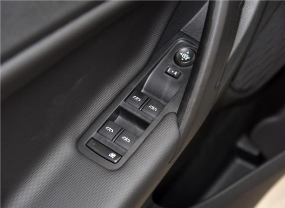 创酷 2019款 325T 自动劲版 国VI 车厢座椅   门窗控制
