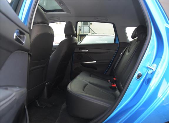 乐风RV 2016款 1.5L 自动趣行版 车厢座椅   后排空间