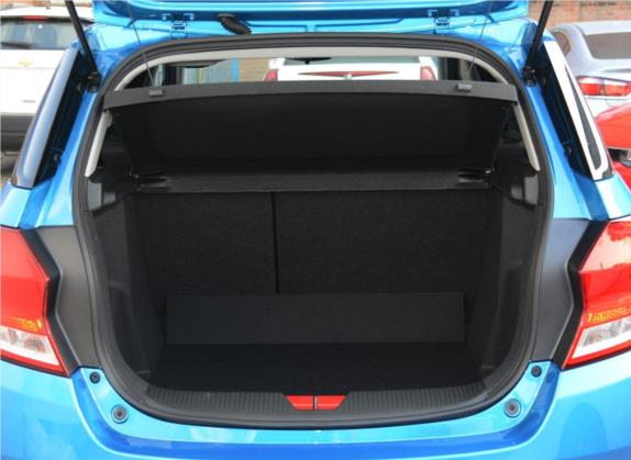 乐风RV 2016款 1.5L 自动趣行版 车厢座椅   后备厢