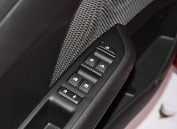 科沃兹 2016款 1.5L 手动欣享版 车厢座椅   门窗控制
