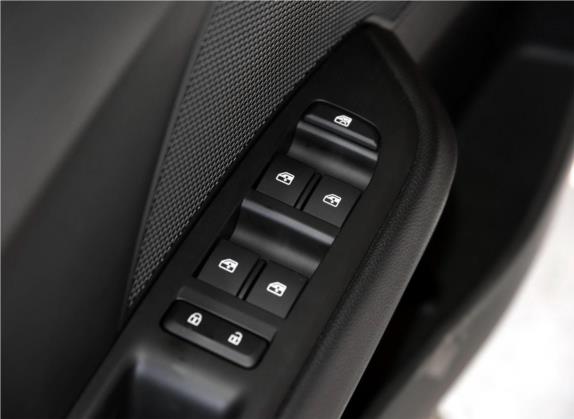 科沃兹 2016款 1.5L 手动欣悦版 车厢座椅   门窗控制