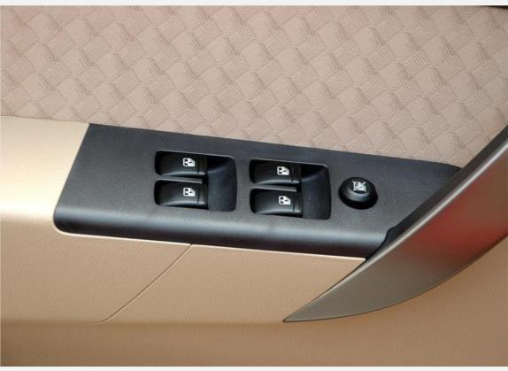 乐骋 2008款 1.2SL MT 车厢座椅   门窗控制